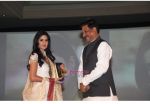 Katrina Kaif Ajay Devgn at NDTV Indian of the Year 2010 Awards.jpg